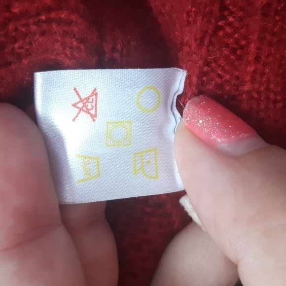 💃Woman's warm side street red turtle neck/cowl long sleeve sweater 💃 - Picture 9 of 9